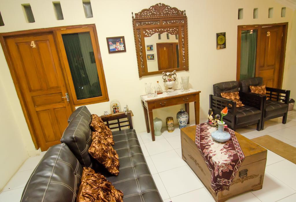 Pendopo Andari Homestay Jogjacarta Exterior foto